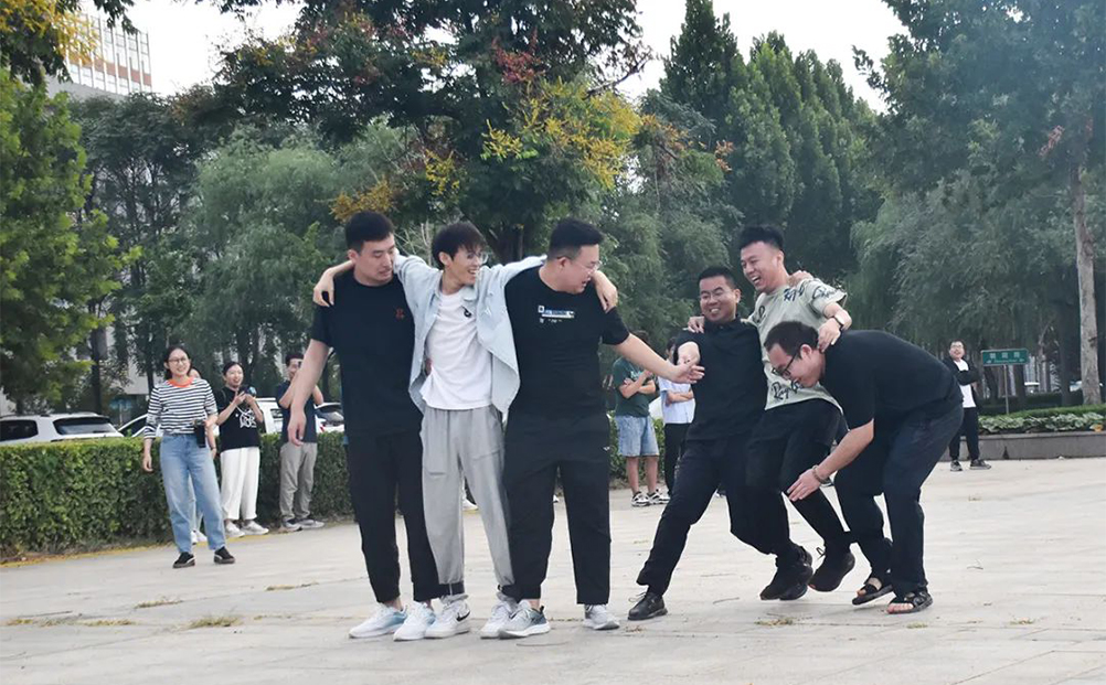 環球軟件舉行“迎中秋，慶國慶”員工趣味運動會